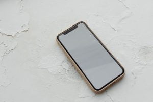 Mengenal A15 Bionic pada iPhone 13 (Pexels @Karolina Grabowska)