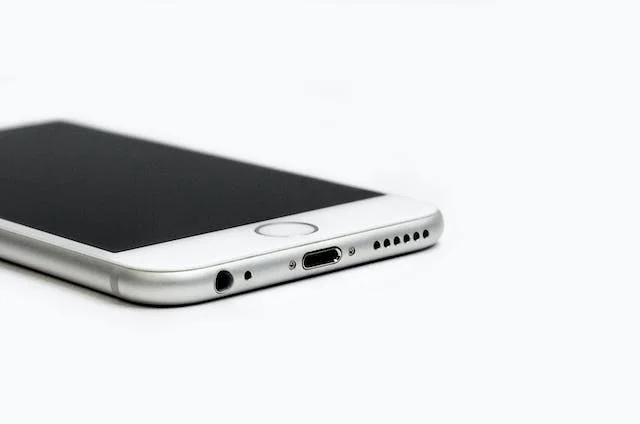 Spesifikasi iPhone 13 (Pexels @Math)