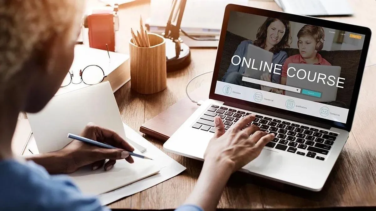 kursus online lintas negara