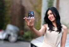 merawat ponsel lipat