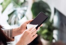 menghilangkan jamur di HP