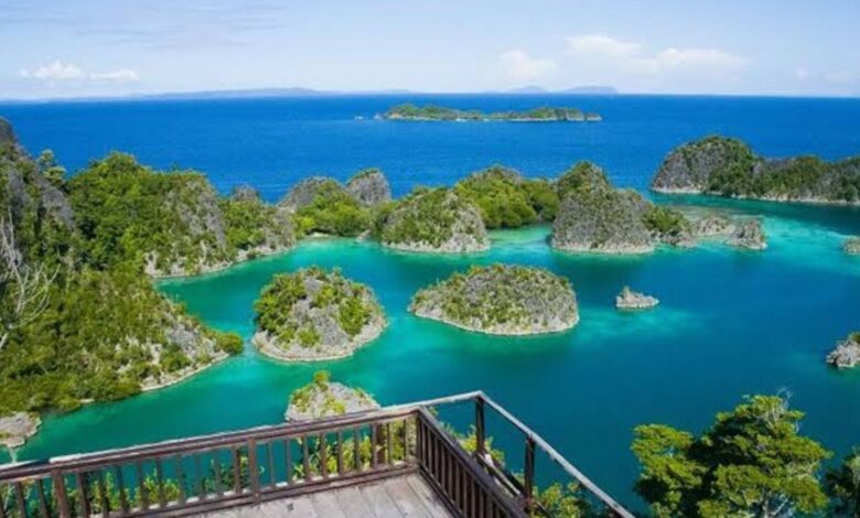 7 Pulau Terindah di Indonesia yang Wajib Masuk Daftar Liburanmu