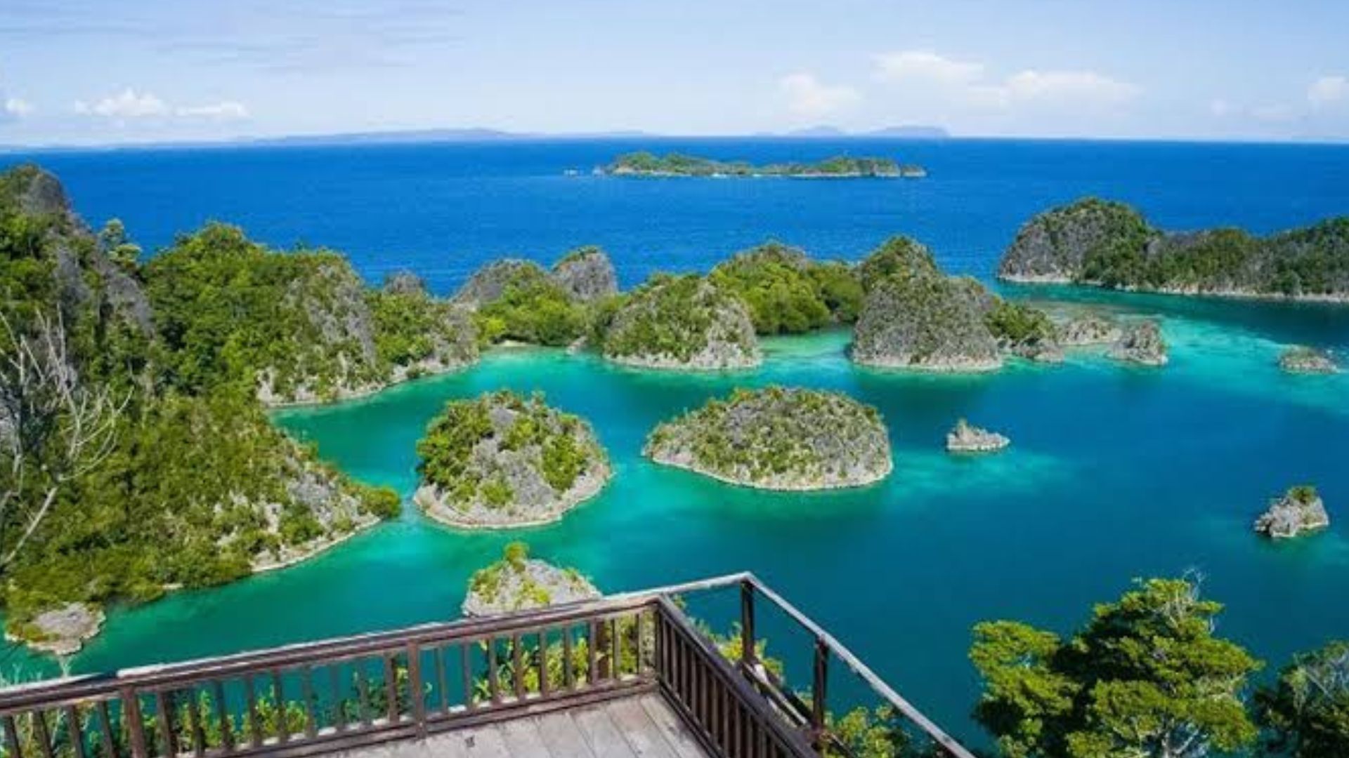 7 Pulau Terindah di Indonesia yang Wajib Masuk Daftar Liburanmu